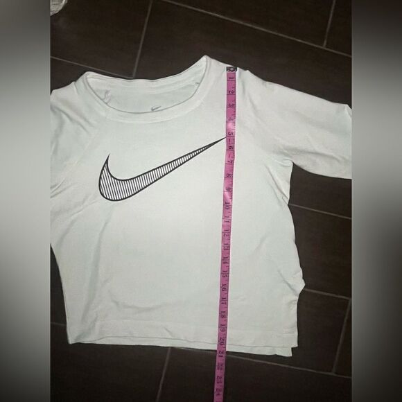 Nike dri fit white training cropped top sz small - Picture 9 of 10